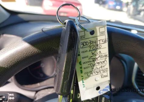 2020 Kia Sportage Lx z USA, uszkodzony, nr VIN KNDPMCAC9L7739702